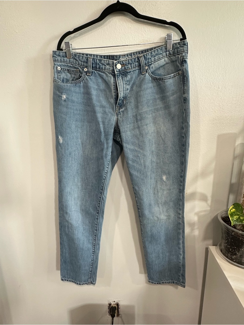 Sexy GAP Boyfriend Fit Distressed Crop Jeans Light Wash Size 10/30R